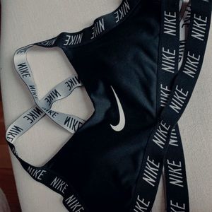 Nike Logo Bra | Double Band Cross-style | Small
